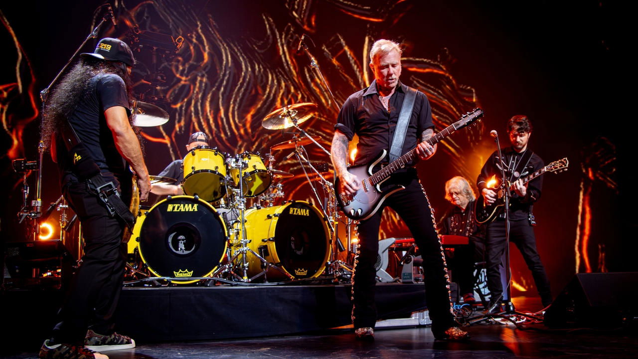 Backdrop image for movie Metallica: Helping Hands Concert & Auction