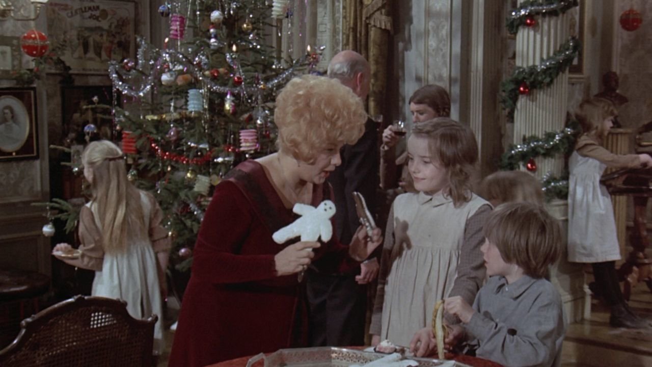 Backdrop image for movie Whoever Slew Auntie Roo?