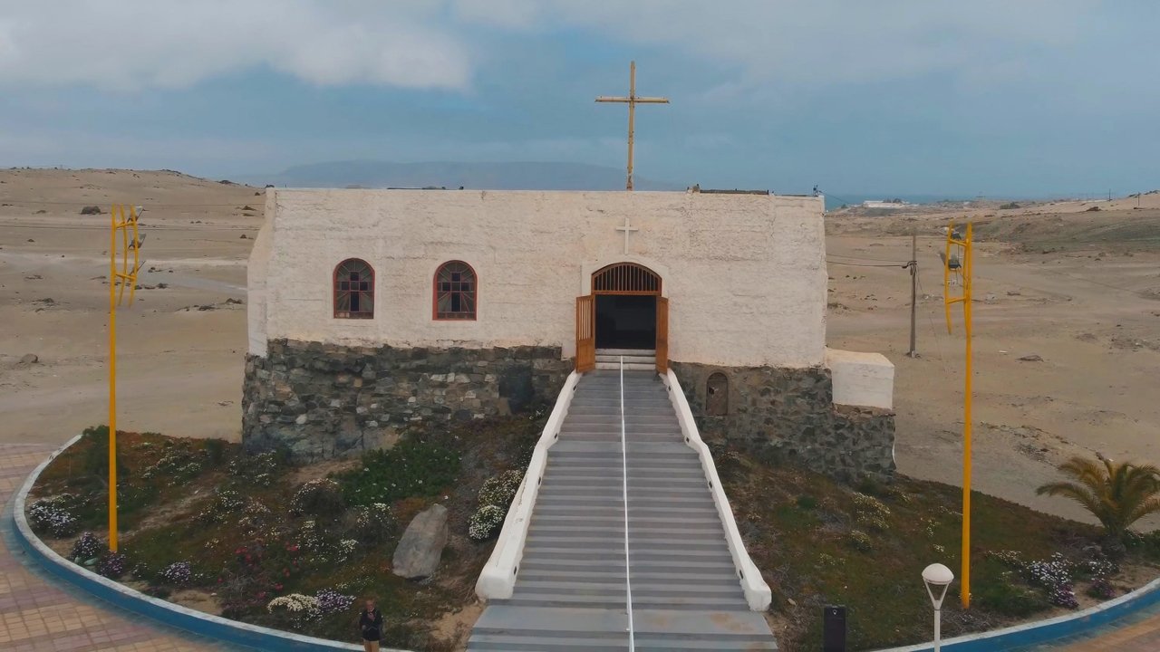 Backdrop image for movie Cien Años del Padre Negro en Atacama