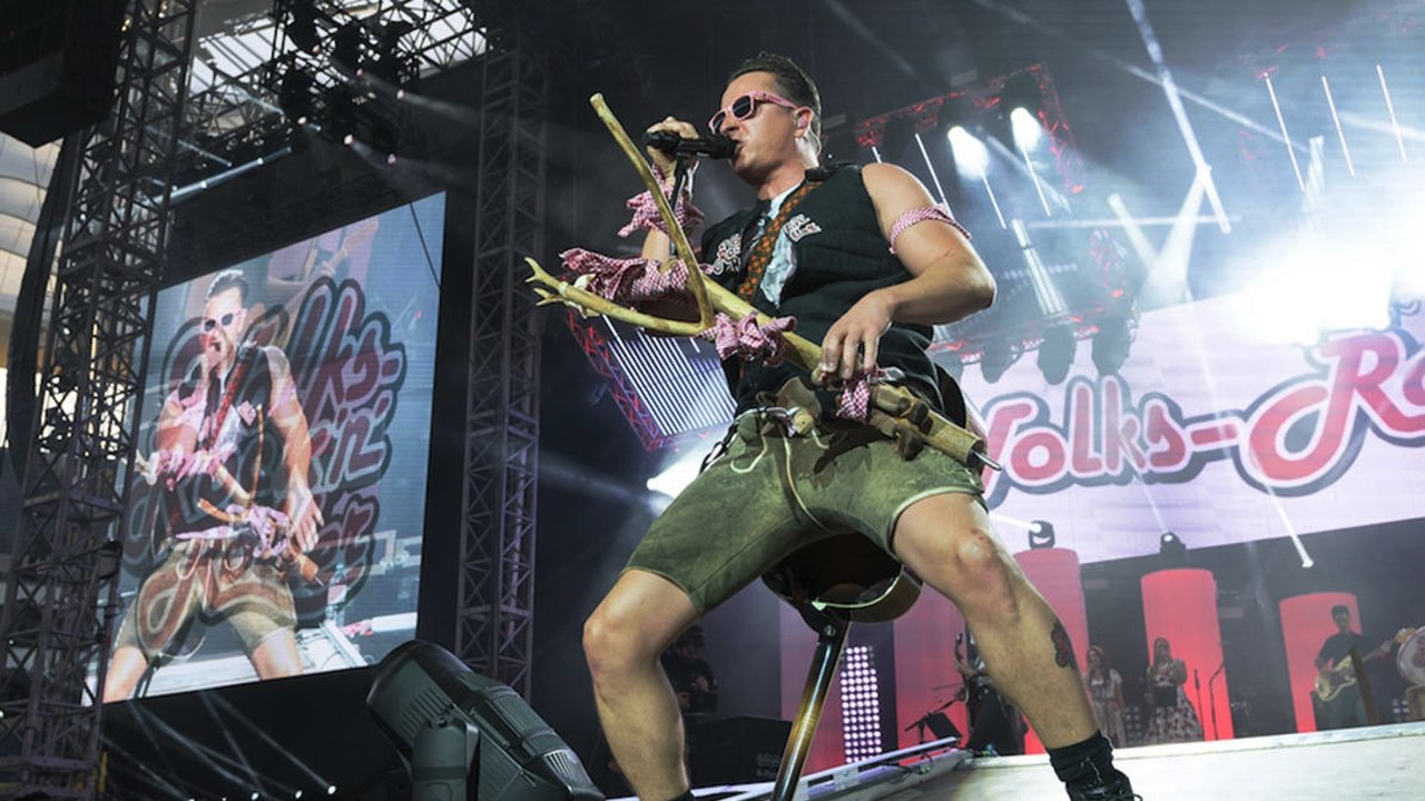 Backdrop image for movie Andreas Gabalier – 10 Jahre Volks-Rock'n'Roller: Das Portrait
