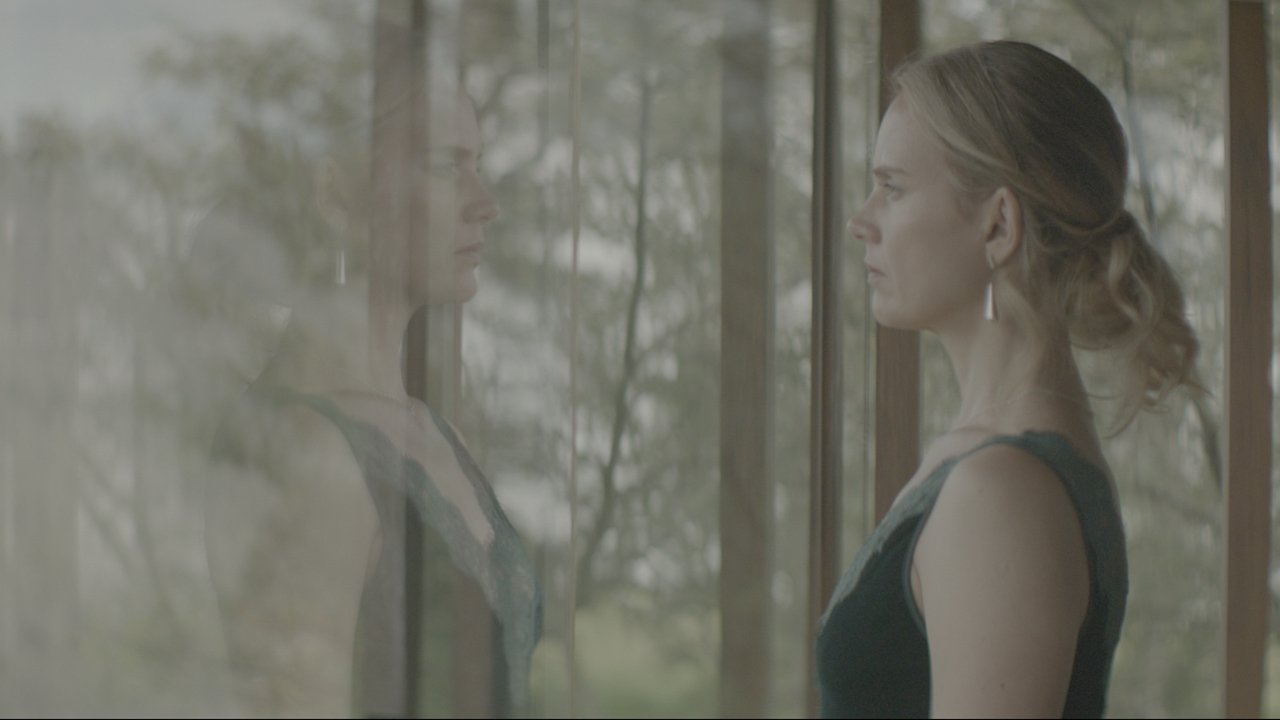 Backdrop image for movie Lo Invisible