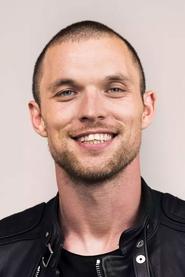 Photo of Ed Skrein
