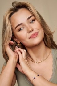 Photo of Hannah Howland