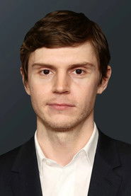 Photo of Evan Peters