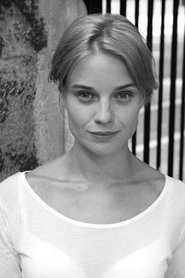 Photo of Hannah Yelland