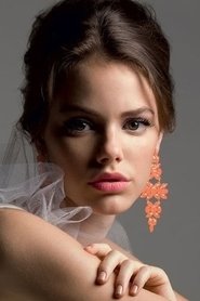 Photo of Laura Neiva
