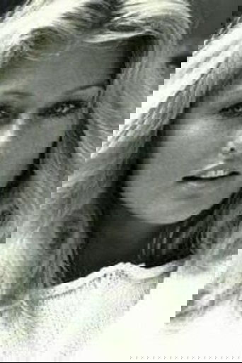 Mary Stavin