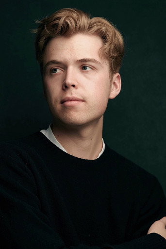 Portrait of Evan Roe