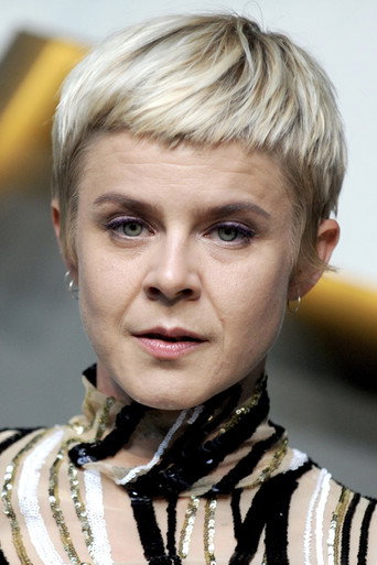 Portrait of Robyn