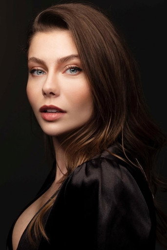Portrait of Aylin Veziroğlu