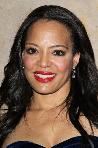 Portrait of Luna Lauren Vélez