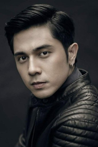 Portrait of Paulo Avelino