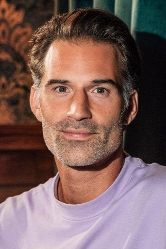 Portrait of Sean Dhondt