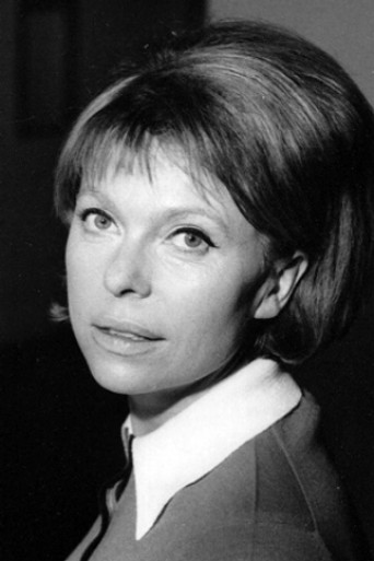 Portrait of Margot Leonard