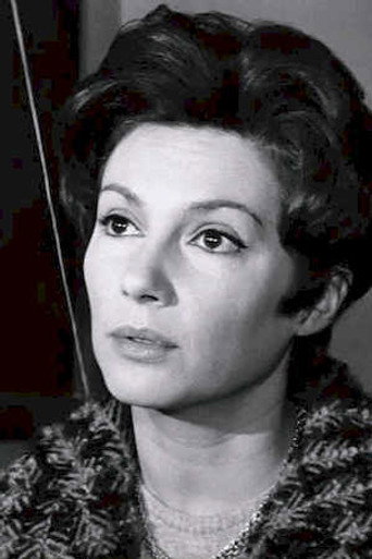 Portrait of Nadine Alari