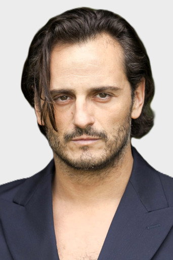Portrait of Asier Etxeandia