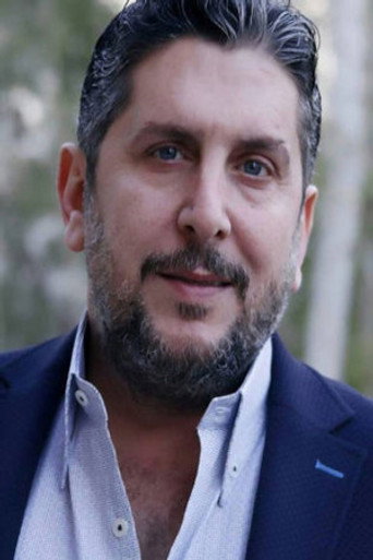 Portrait of Mohamed Qanuaa