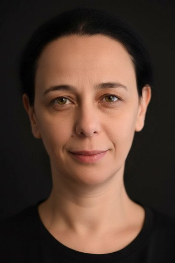 Portrait of Pelinsu Pir