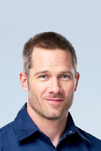 Portrait of Luke Macfarlane