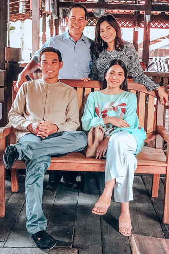 Poster for Di Pinggir Ilusi