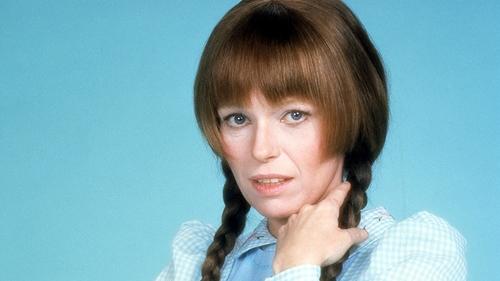 Mary Hartman, Mary Hartman scene 1