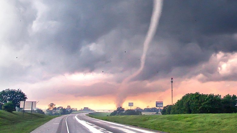 Backdrop image for movie Traqueurs de tornades