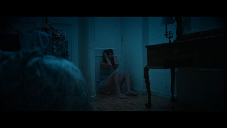 Backdrop image for movie Don't switch on the light