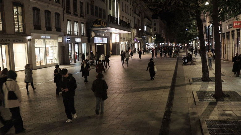 Backdrop image for movie Under surveillance