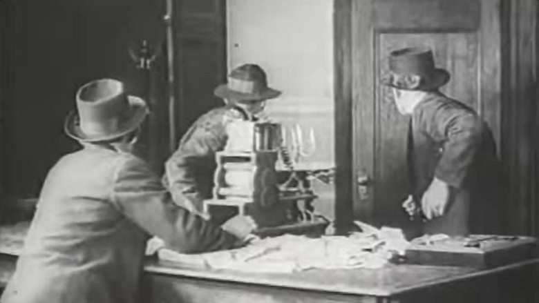 Backdrop image for movie The Center of the Web