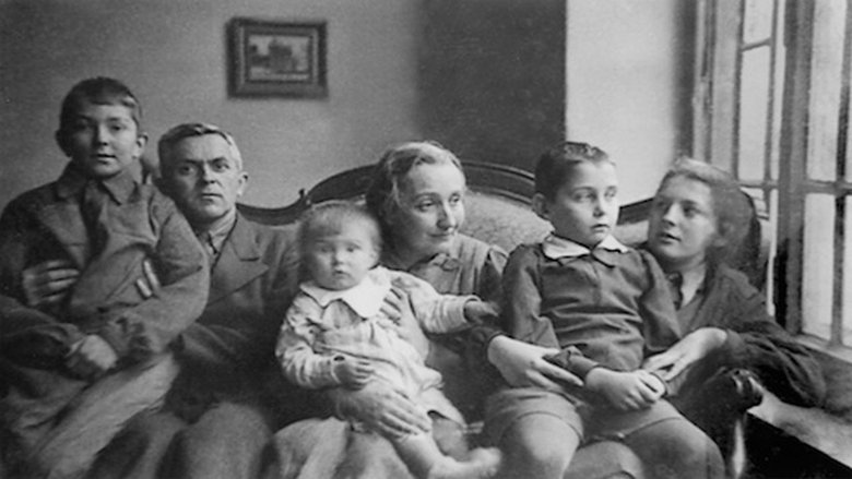 Backdrop image for movie Secret Lives: Hidden Children and Their Rescuers During WWII