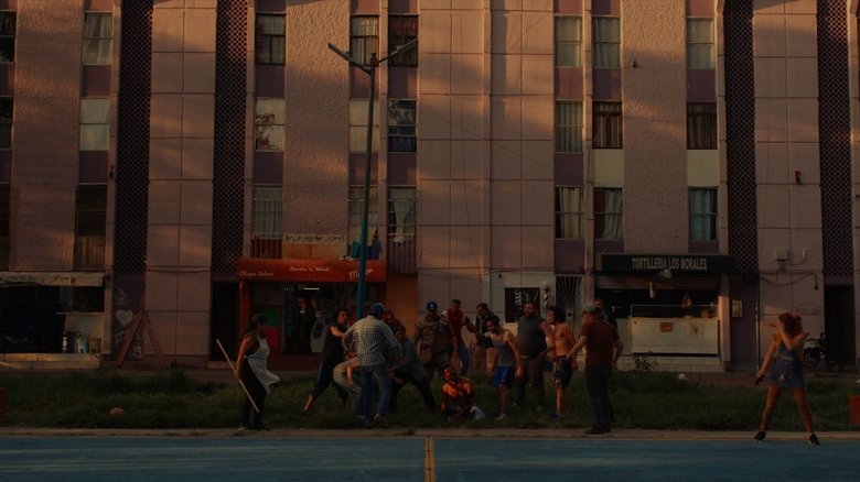 Backdrop image for movie Domingo Familiar