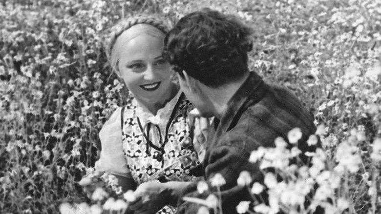 Backdrop image for movie The Song of the Scarlet Flower