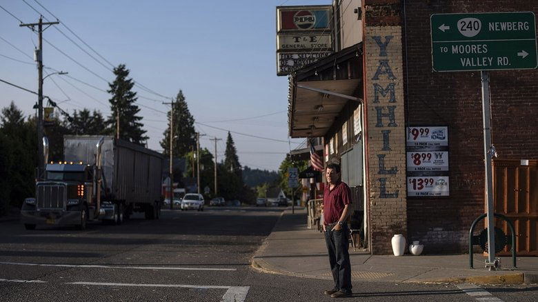 Backdrop image for movie Tightrope: Americans Reaching for Hope