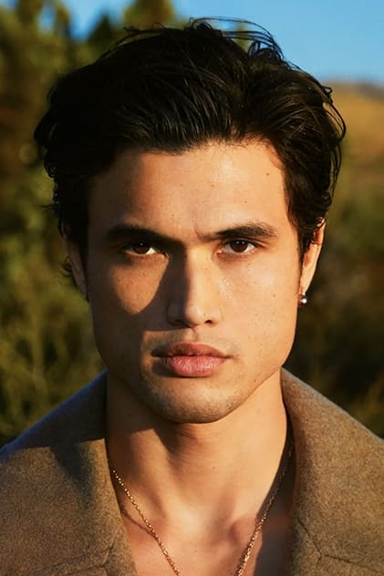 Charles Melton Profilbild