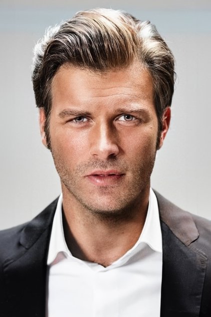 Kıvanç Tatlıtuğ Kıvanç Tatlıtuğ