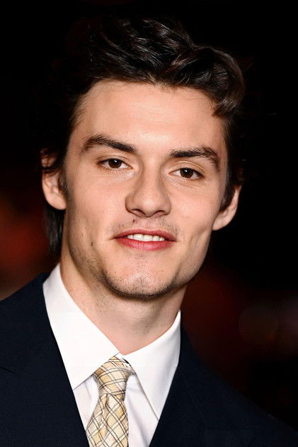 Louis Partridge Louis Partridge