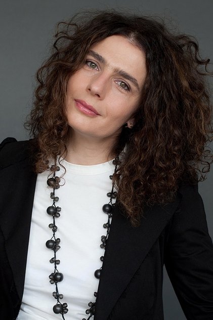 Arsinée Khanjian Arsinée Khanjian