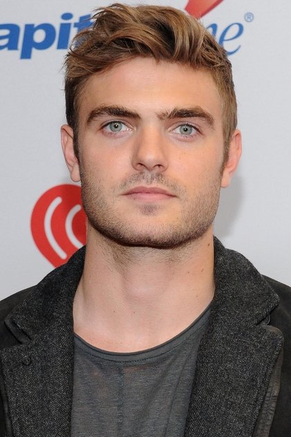 Alex Roe Alex Roe