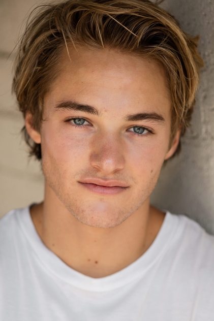 Mitchell Hoog Mitchell Hoog