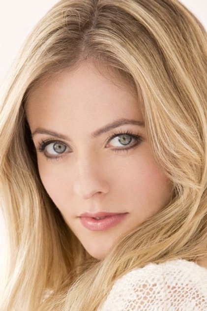 Amanda Hall photo 3