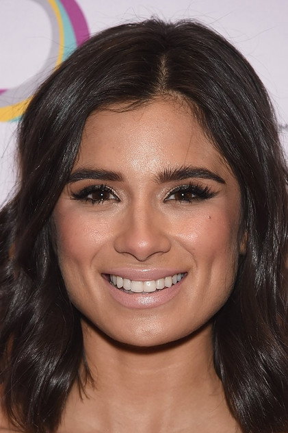 Diane Guerrero - 16