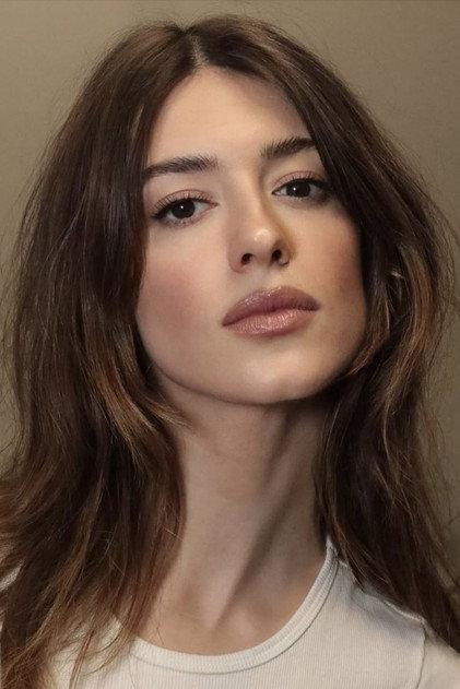 Daisy Edgar-Jones - 9
