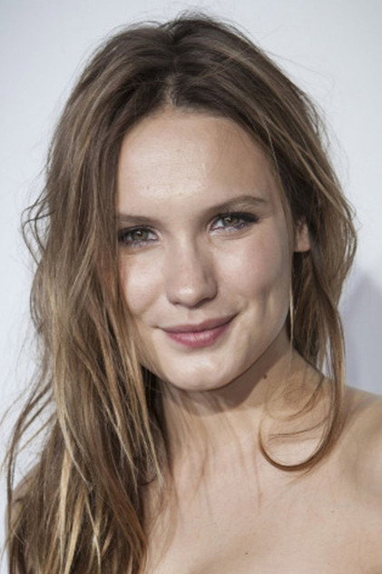 Ana Girardot - 8