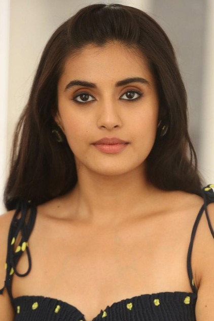 Divyansha Kaushik photo 3