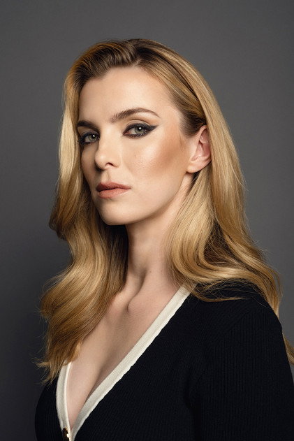 Betty Gilpin - 12