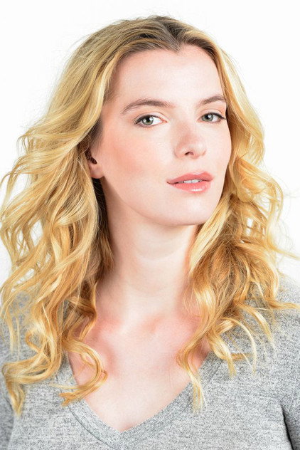Betty Gilpin - 8