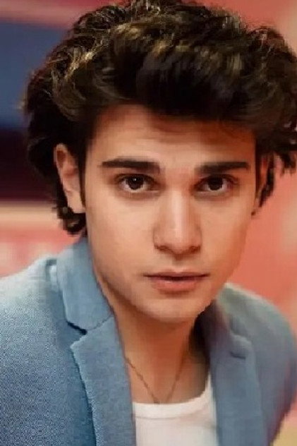 Aris Valentino