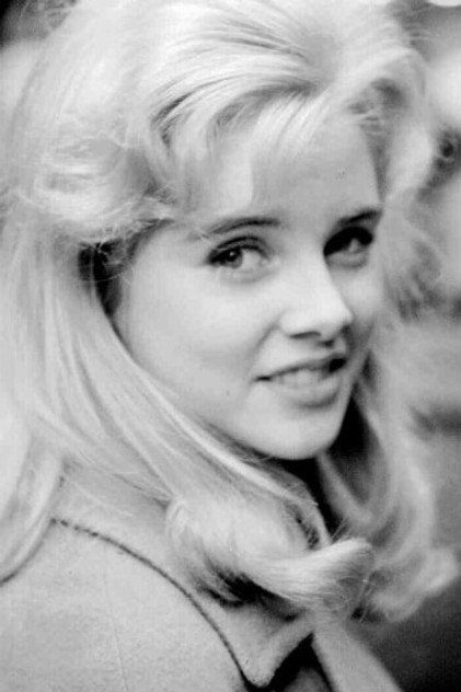 Sue Lyon - 7