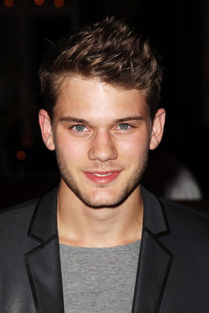 Jeremy Irvine - 5