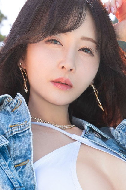 Aki Sasaki photo 6